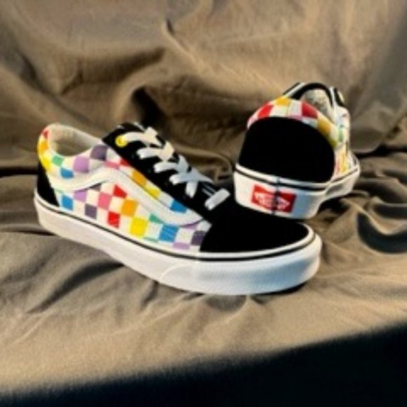 Vans Shoes - VANS "OLD SKOOL" RAINBOW CHECKERED SNEAKER M-5/W-6.5